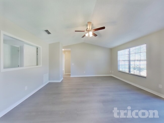 Building Photo - 1715 Farm Way