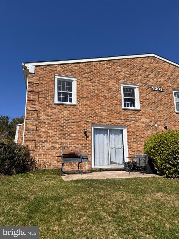 Building Photo - 9005 N Laurel Rd