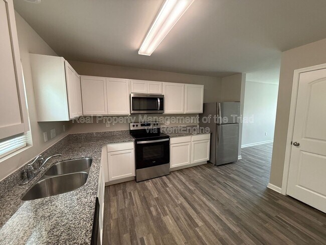 Foto del edificio - 3801 Miller Dr