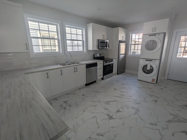 Building Photo - TWO BEDROOM APARTMENT AVAILABLE IN HALIFAX NORTH-END HOUSE