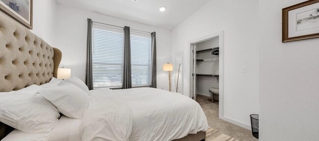 Foto del edificio - 10030 Garland Rd