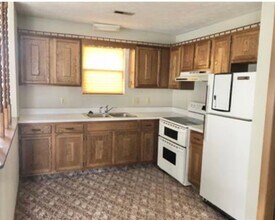 Building Photo - 5372 Big Tyler Rd