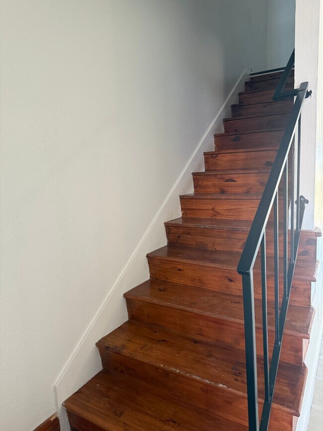 Foto del edificio - Stunning 2 Bed Condo in Highland | 1 Bath ...
