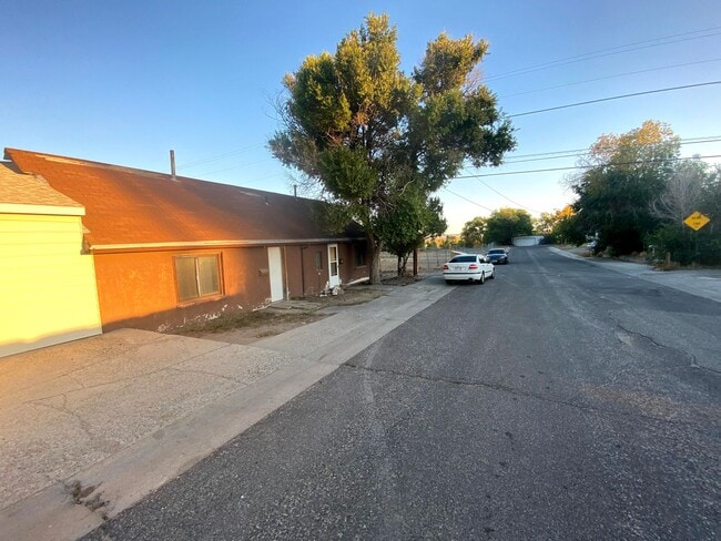 Foto del edificio - 821 W Main St