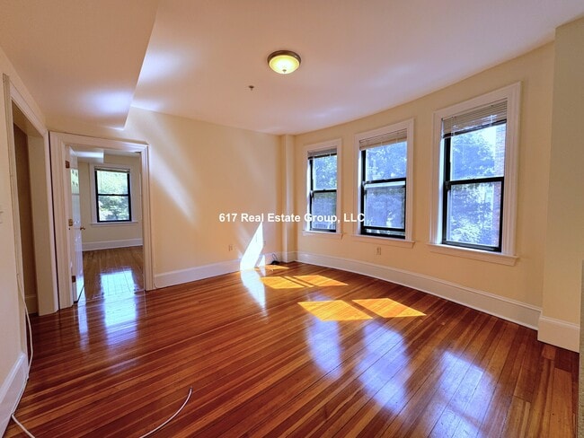 Building Photo - 881 Massachusetts Ave