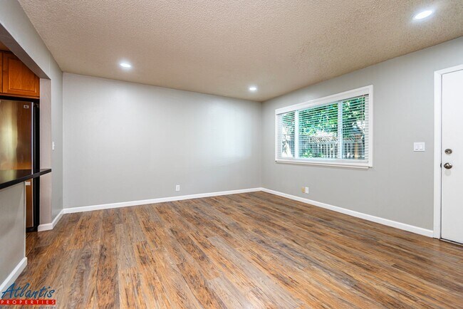 Building Photo - 768 Calderon Ave