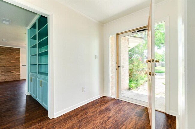 Building Photo - 438 Wellshire Dr