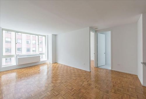 Foto del edificio - 305 W 50th St