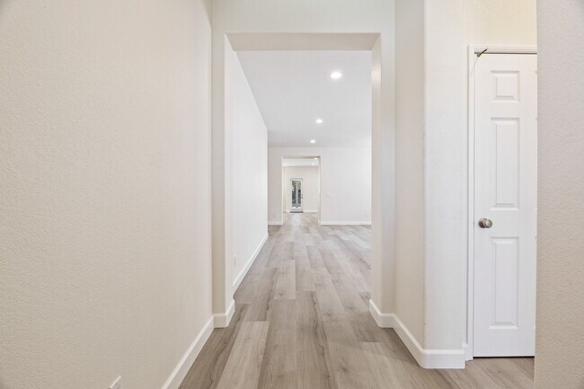 Building Photo - 4360 Maidstone Cir
