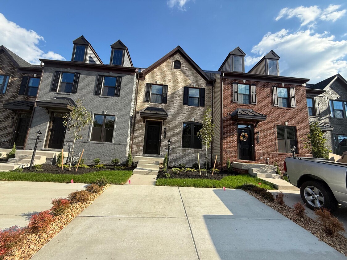 Primary Photo - 1013 Arborway Ln