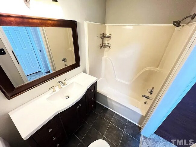 Foto del edificio - 2 Bedroom Single Family Residential or Office
