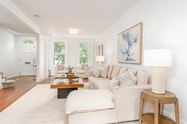 Foto del edificio - 1683 35th St NW