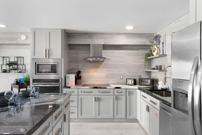 Building Photo - 8743 Thomas Dr