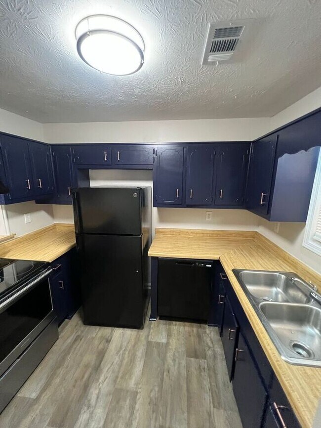Foto del edificio - !!!WARNING: AVOID SCAMS CONFIRM RENTAL AT ...