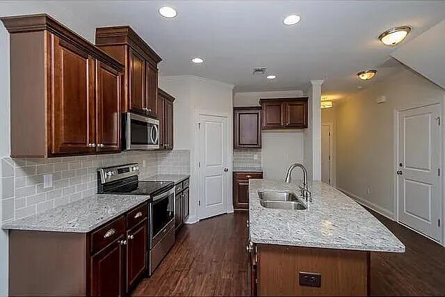 Foto del edificio - 710 Red Cedar Ct