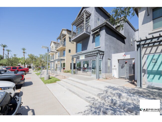Foto del edificio - Premium 1/2 Split-Level Condo in Chandler ...