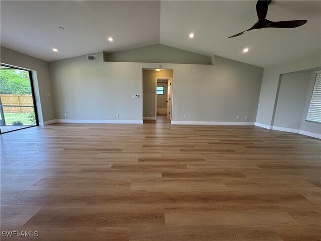 Foto del edificio - 2211 SW 14th Pl