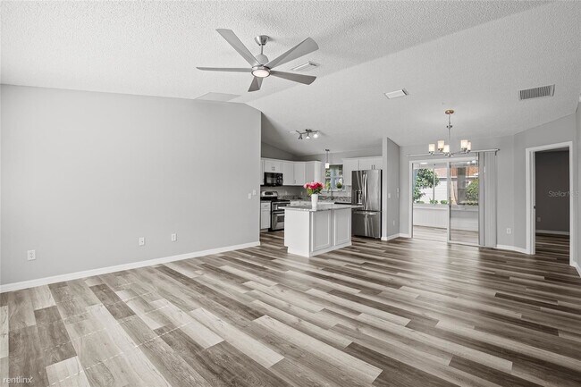 Foto del edificio - 2 br, 2 bath House - 1089 Gennesse Lane