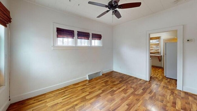 Foto del edificio - 205 3rd Ave NE