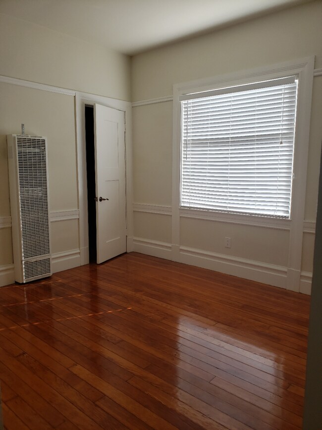 Building Photo - 400 Frederick St