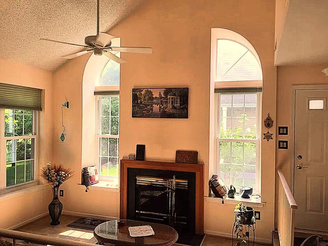 Sunroom - 605 Saxony Dr