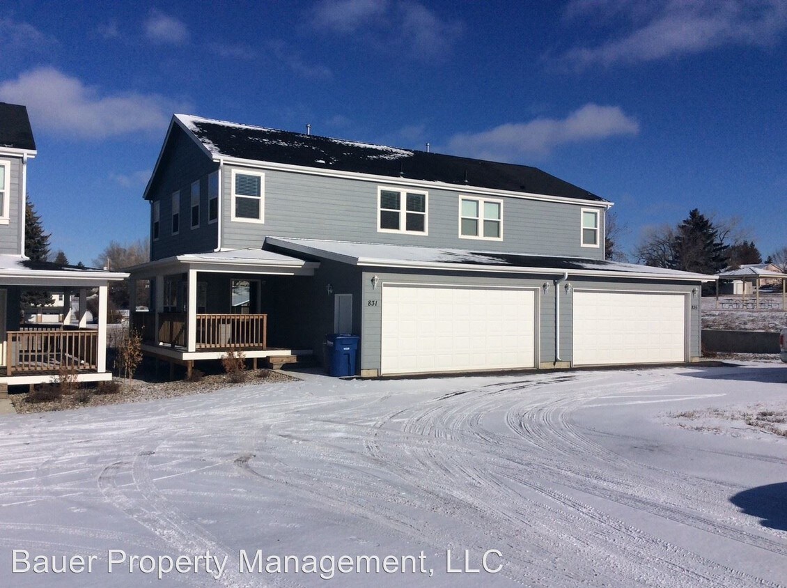 Primary Photo - 3 br, 2.5 bath House - 827 2nd St E