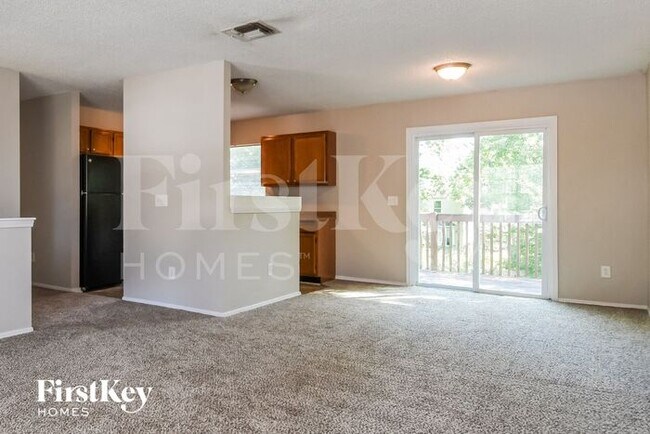 Building Photo - 567 Serenade Cir E