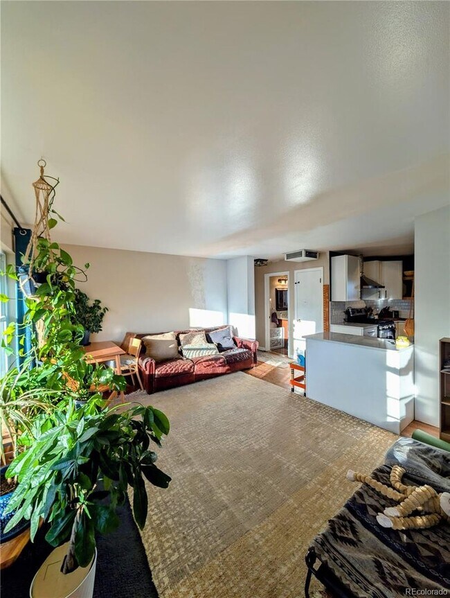 Foto del edificio - Long Realty & Property Management - 4 Bedroom home in Lakewood