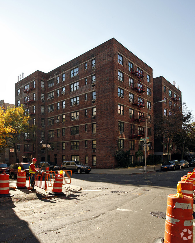 Building Photo - 3176 Decatur Ave