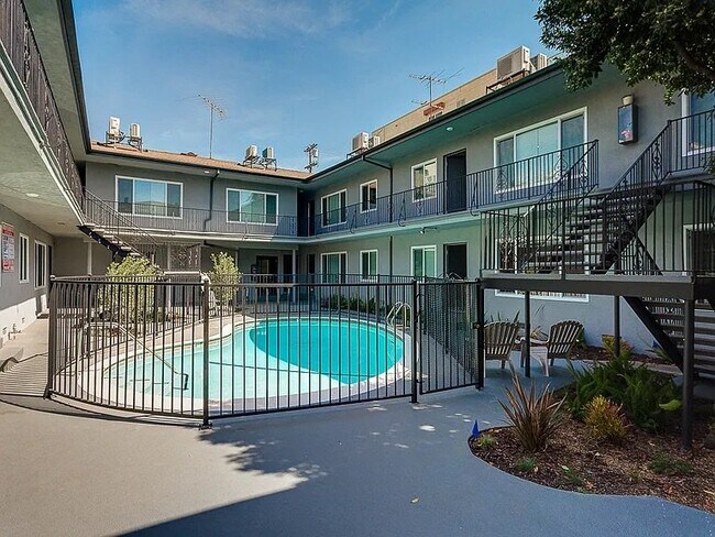 Foto del edificio - 5427 Carlton Way