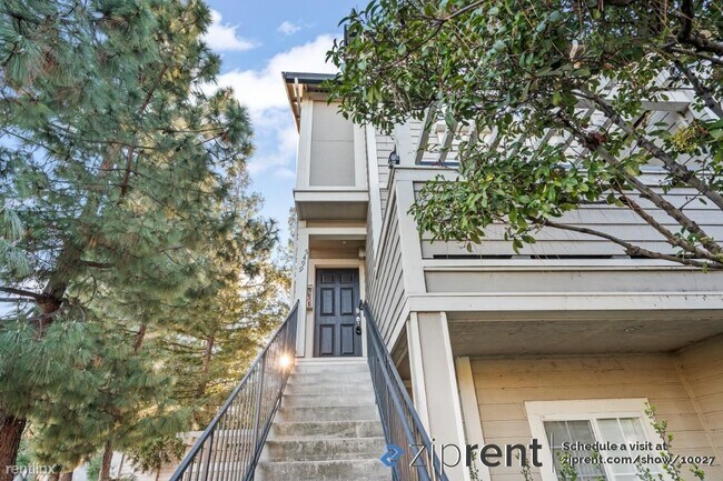 Building Photo - 2 br, 2.5 bath Condo - 5499 Sanchez Drive,...
