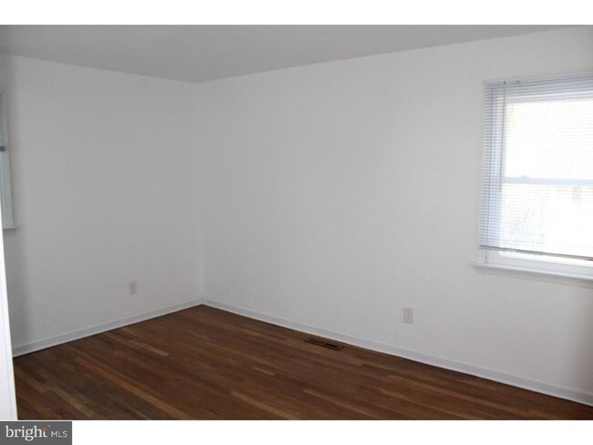 Building Photo - 113 W Rutherford Dr