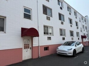 Building Photo - 4 Van Zant St