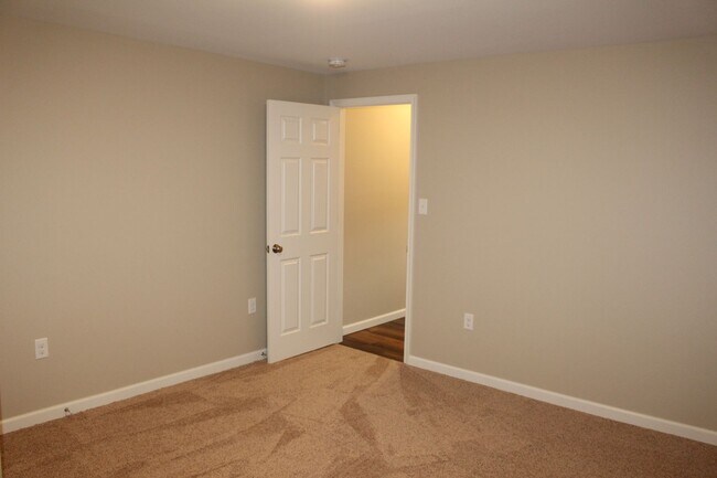 Building Photo - End Unit Home