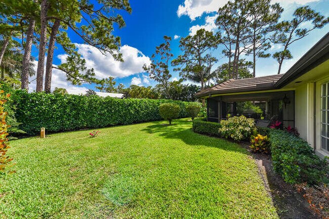 Foto del edificio - 493 Forestview Dr