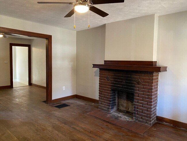 Foto del edificio - 825-827 Carlisle Ave
