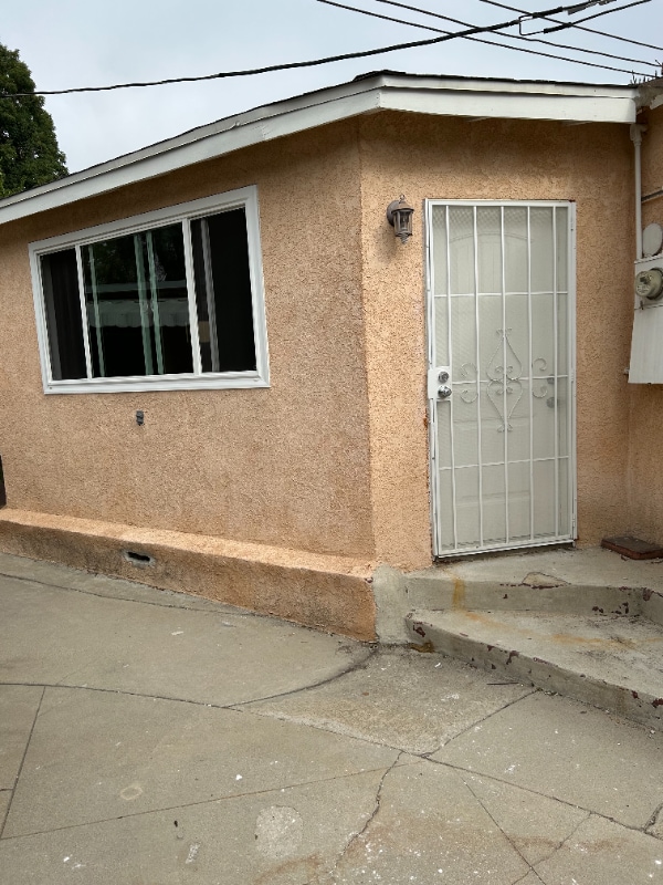 Building Photo - 633 N Orchard Dr