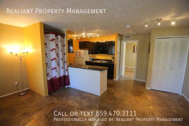Building Photo - 468 N. Limestone, # 16