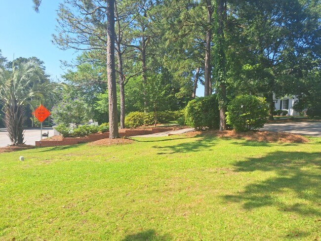 Building Photo - Magnificent Four Bedroom Home - Minutes Away from Numerous Attractions!