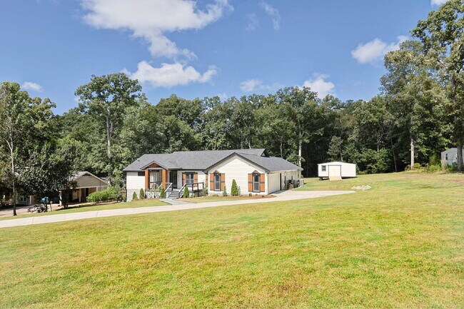 Foto del edificio - COMING SOON · Designer Renovation · Covered Deck Pavilion · 2-Car Garage · Lawn Care Included