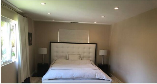 Building Photo - 1617 Roscomare Rd