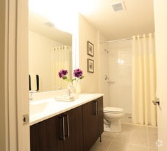 Building Photo - Harbor Square