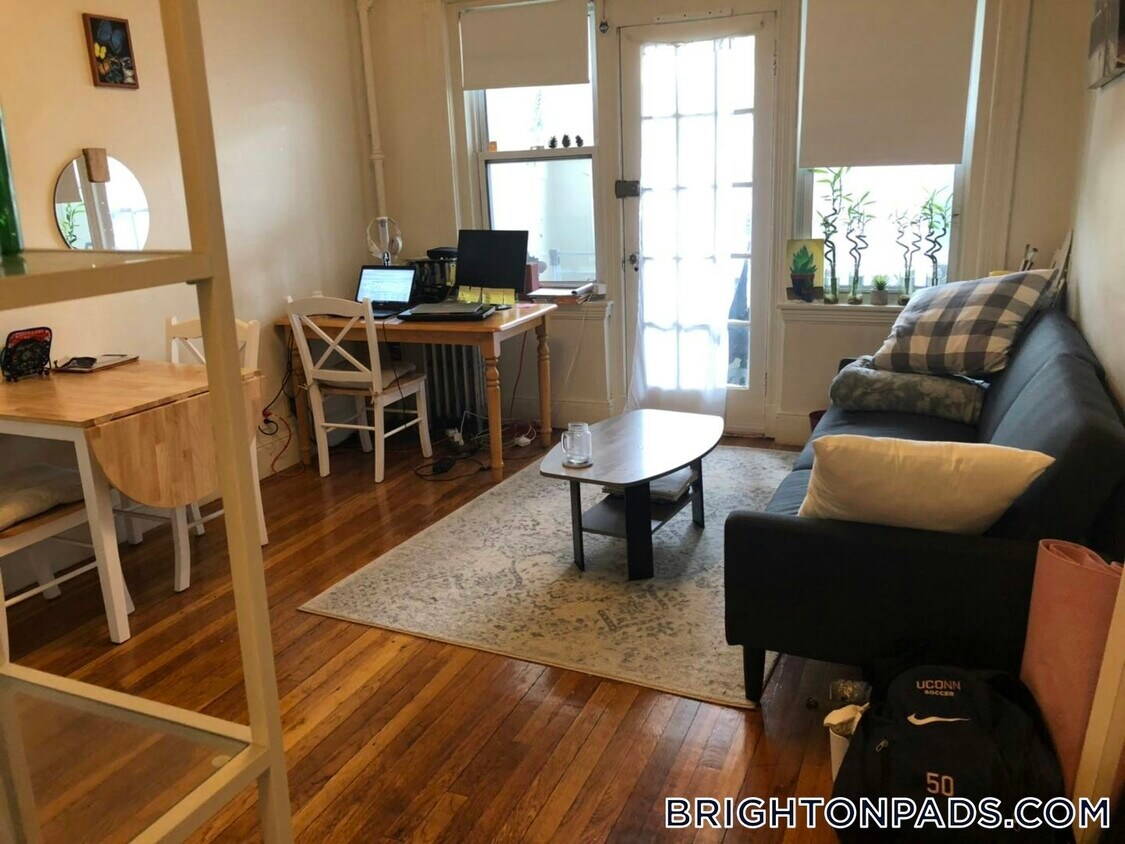 Foto principal - 1630 Commonwealth Ave