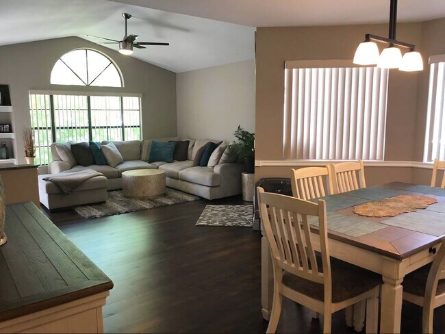 living room - 1279 Calle Bonita