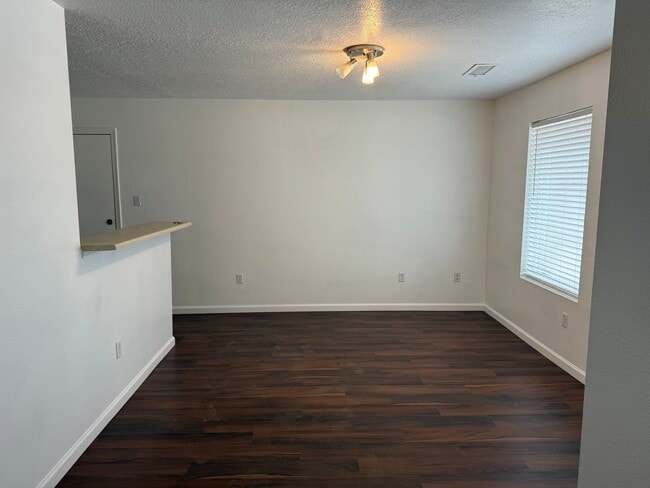 Building Photo - 3 Bed 2.5 Bath Paradise Heights