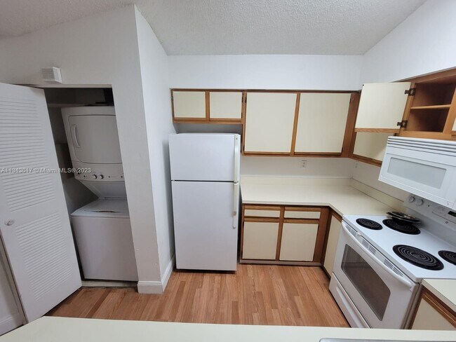 Foto del edificio - 2445 SW 18th Terrace