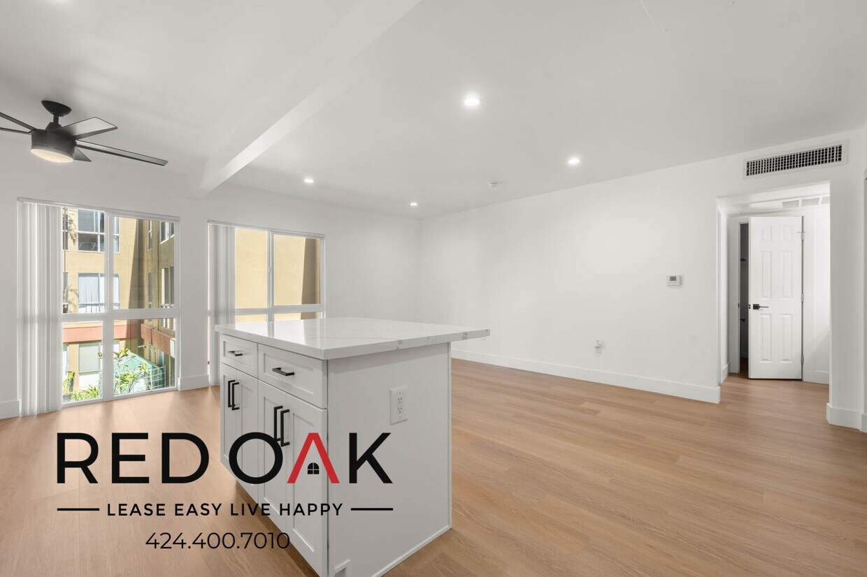 Foto principal - 17830 Sherman Way