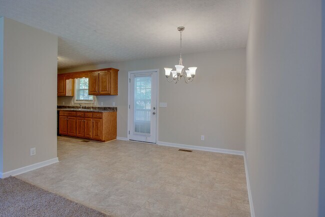 Foto del edificio - 3 Bedroom, 2 Bath Home With Fenced Back Yard!