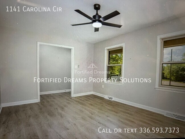 Foto del edificio - 1141 Carolina Cir