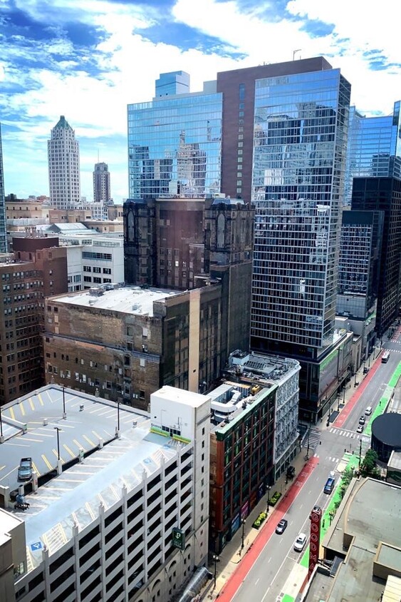 Primary Photo - 200 N Dearborn St